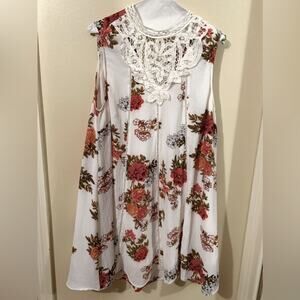 Umgee white and red floral pattern sleeveless dress size Small